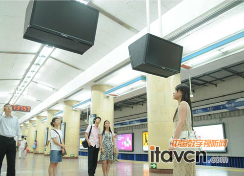 三星商用屏应用于地铁监控