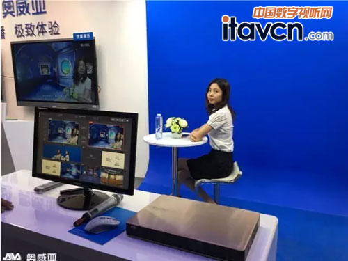 现场感受校园电视台的抠像效果