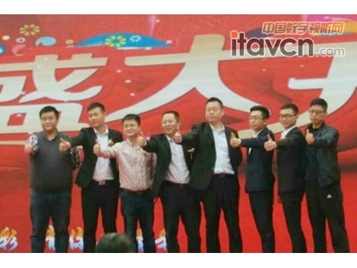 强力巨彩产品代言人廖小斌亲临助阵