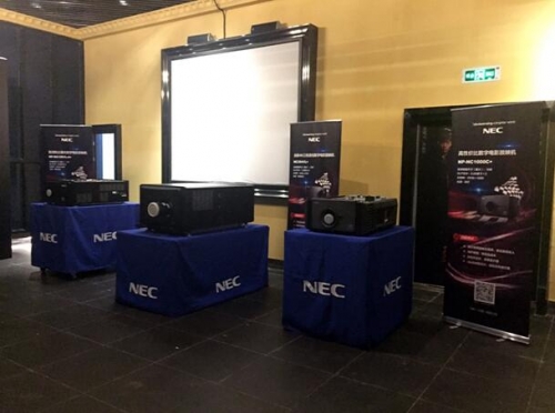 静态展示的NEC NC1201L、NC3541L、NC1000C激光电影放映机