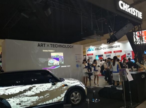 展位的一大亮点就是在Mini Cooper轿车上进行的交互式3D<a class=cont302 href=
